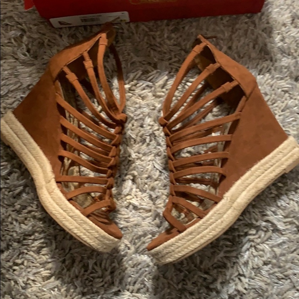 Wedges by Carlos Santana - Picture 4 of 6